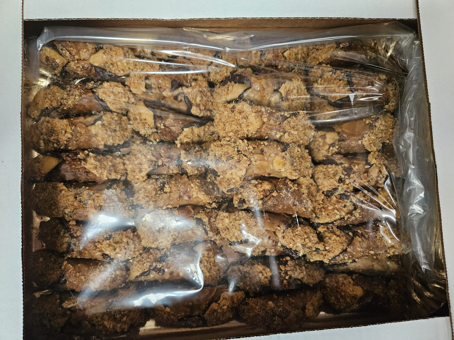 CRUNCHY CANNOLO MANDORLA SALTED CARAMEL GLUTEN FREE 2KG TRAY