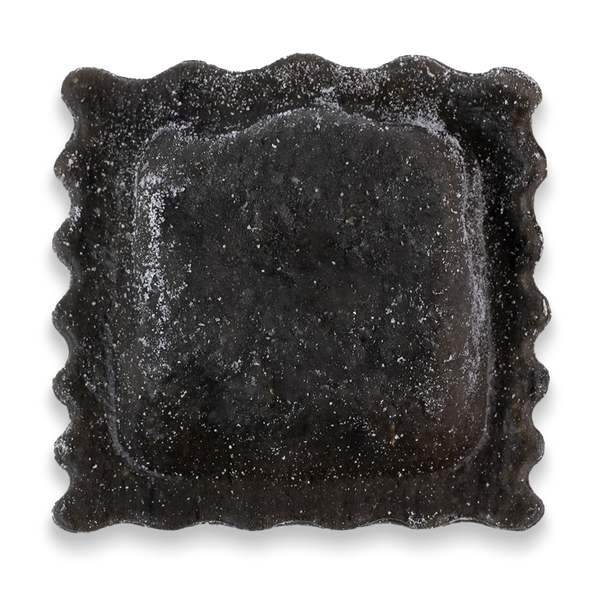 BLACK RAVIOLI WITH SALMON 1KG BOX